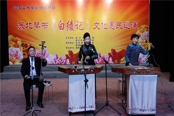 6969刘汉飞的老伴张银霞,是苏北琴书的传承人,宿迁方言在她的琴书