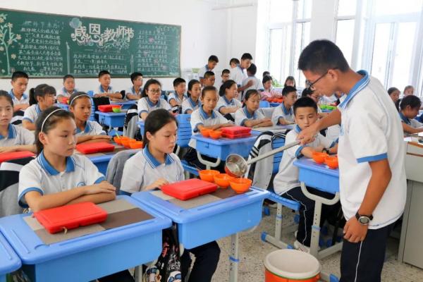 中学生午餐营养食谱_中学生午餐营养摄入量表格_中学生营养午餐
