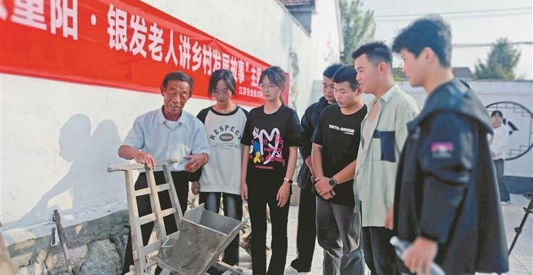 把思政课开到田间地头